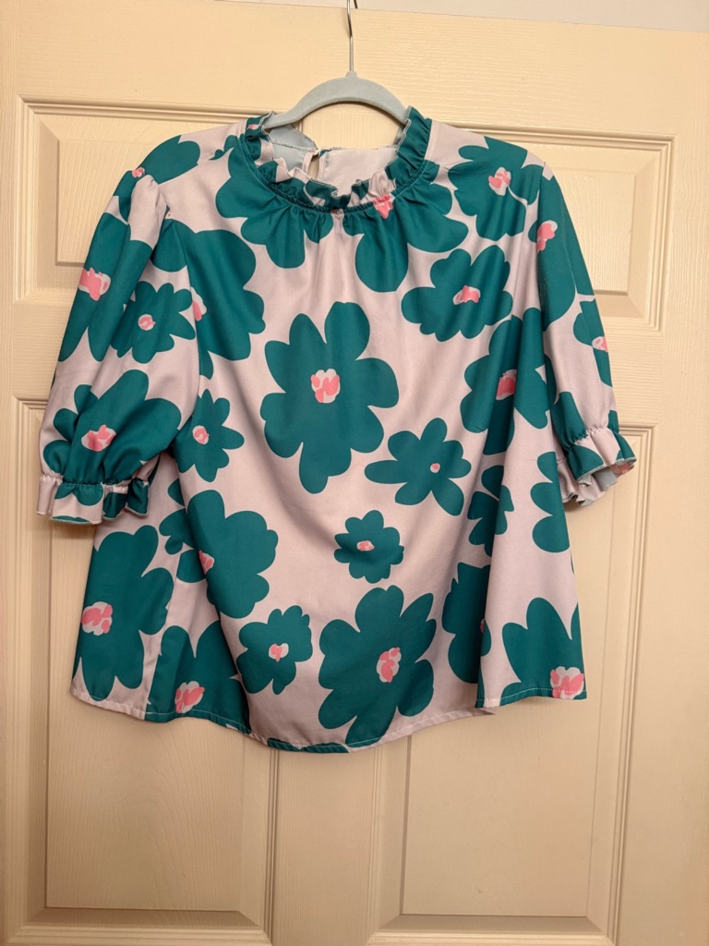 Women’s Green Floral Short-Sleeve Blouse